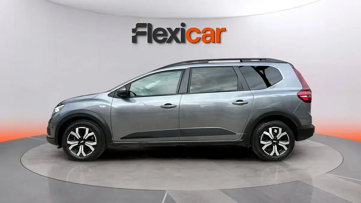 Usado Dacia Jogger Expression 110 CV (80 kW) 2024 Gris Monovolumen