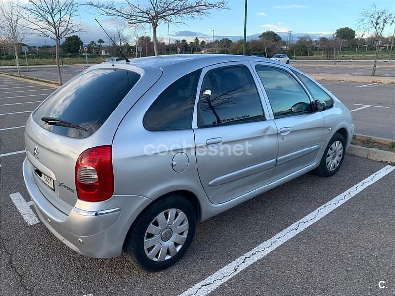 Usado Citroën Xsara Picasso Exclusive 110 CV (80 kW) 2010 Gris / plata Monovolumen