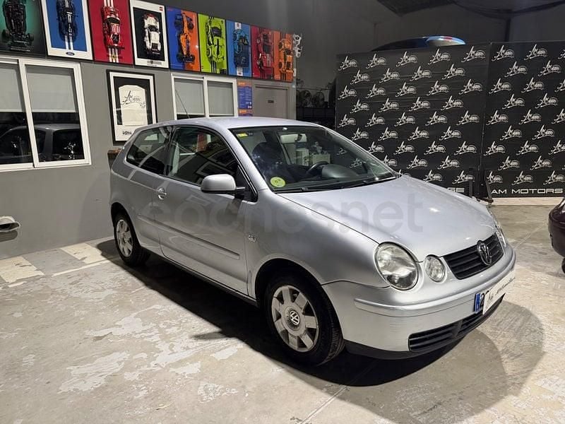 Usado VW Polo Trendline 75 CV (55 kW) 2002 Gris / plata Berlina