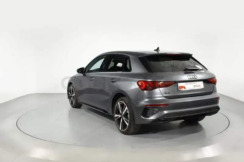 Usado Audi A3 Ambiente 245 CV (180 kW) 2022 Gris / plata Berlina