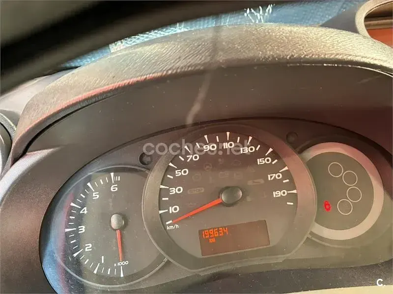 Usado Renault Kangoo 105 CV (77 kW) 2010 Rojo Monovolumen