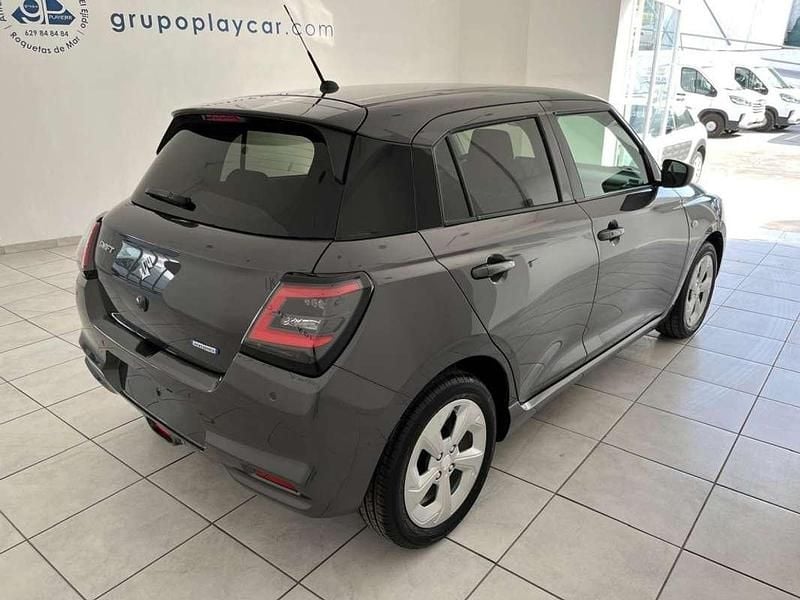 Usado Suzuki Swift 83 CV (61 kW) 2024 Gris Utilitario