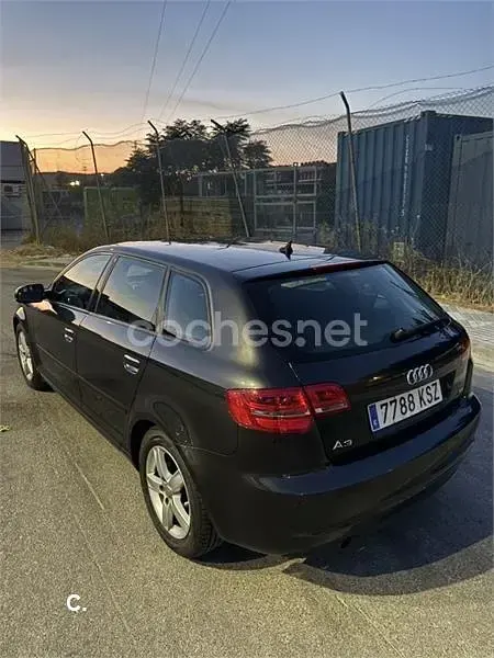 Usado Audi A3 Sportback Attraction 140 CV (102 kW) 2011 Negro Utilitario
