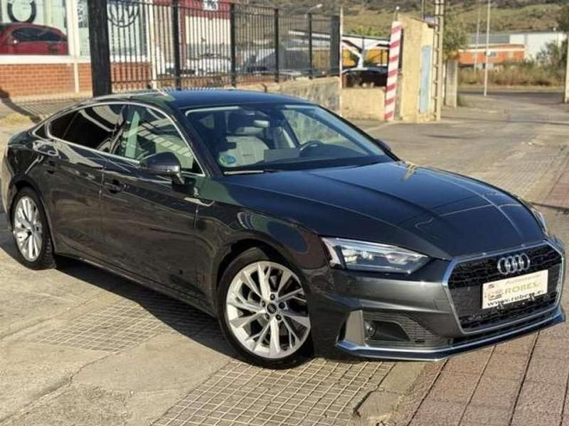 Gris Usado 2021 Audi A5 Sportback Ambiente Berlina | 34.999 € (Precio justo) - Imagen 1/4