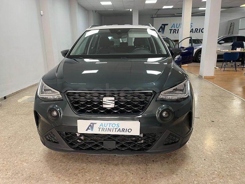Usado Seat Arona Xperience 110 CV (80 kW) 2022 Gris / plata SUV