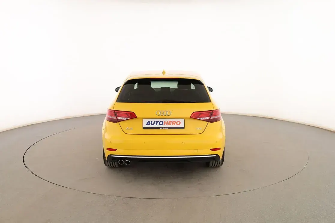 Usado Audi A3 Sportback Sport 150 CV (110 kW) 2017 Amarillo Utilitario