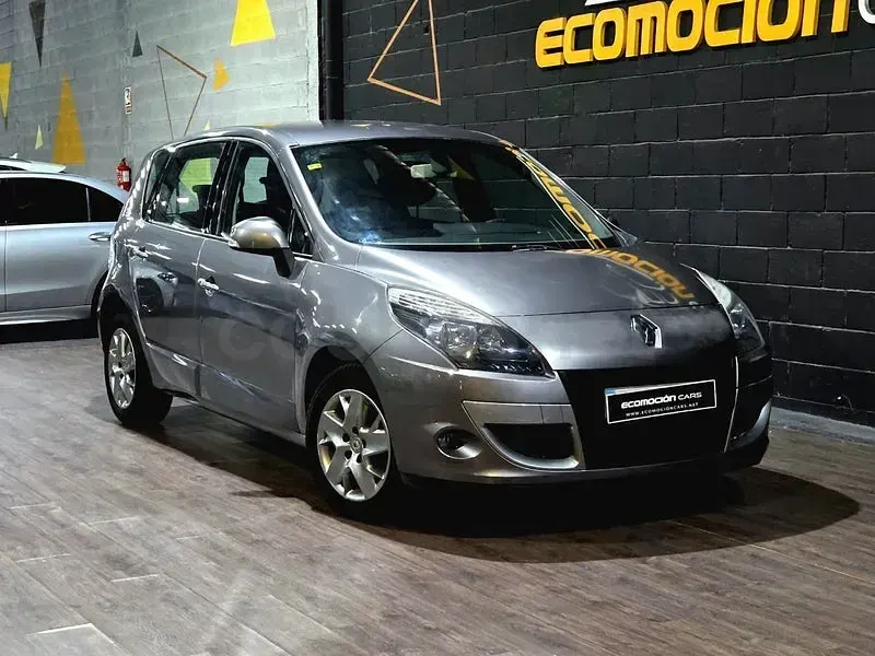Usado Renault Scénic III Dynamique 110 CV (80 kW) 2011 Gris / plata Monovolumen