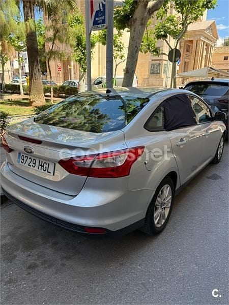 Usado Ford Focus Titanium 115 CV (84 kW) 2011 Gris / plata Berlina