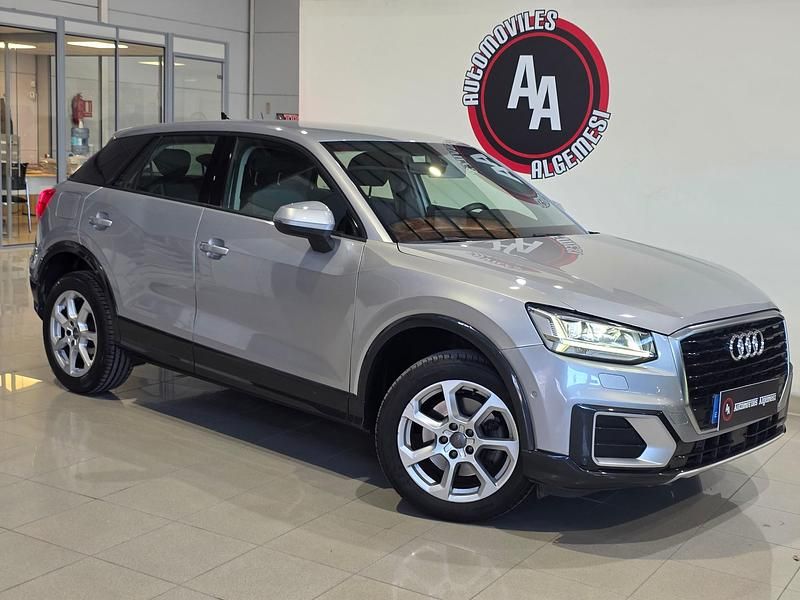 Usado Audi Q2 Advanced Plus 116 CV (85 kW) 2018 Gris SUV