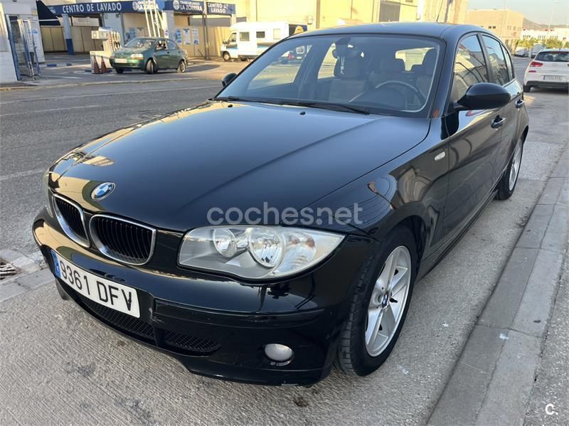 Usado BMW 118 122 CV (89 kW) 2005 Negro Utilitario