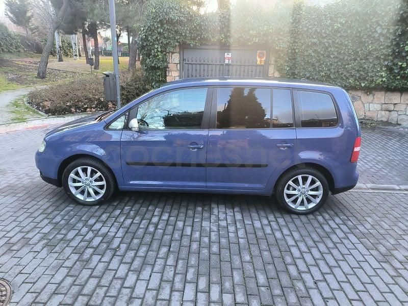 Usado VW Touran Conceptline 100 CV (73 kW) 2004 Azul Monovolumen