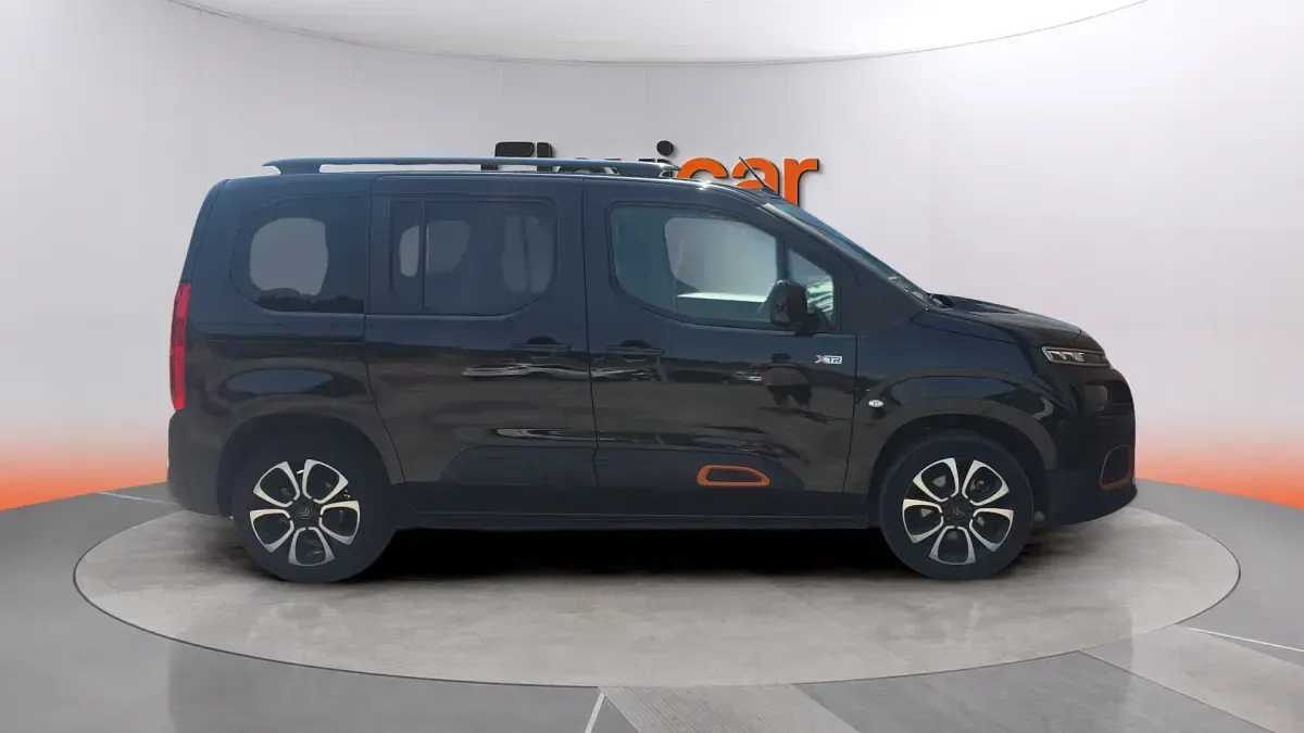 Usado Citroën Berlingo Shine 131 CV (96 kW) 2020 Negro Monovolumen
