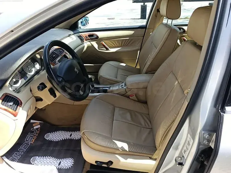 Usado Peugeot 607 204 CV (150 kW) 2008 Gris / plata Berlina