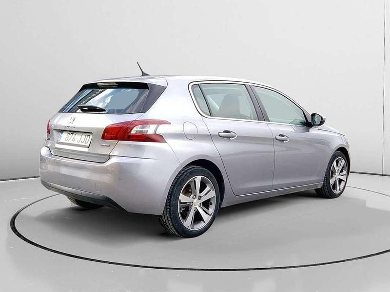 Usado Peugeot 308 Allure 121 CV (88 kW) 2015 Gris Utilitario