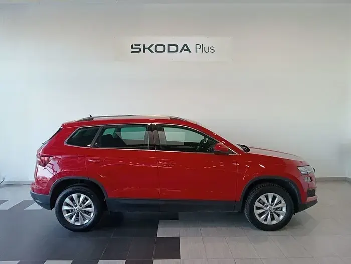 Usado Skoda Karoq Selection 150 CV (110 kW) 2024 Rojo SUV