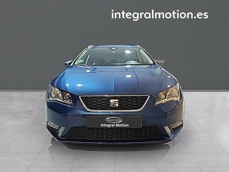 Usado Seat Leon Style 110 CV (80 kW) 2016 Azul Familiar
