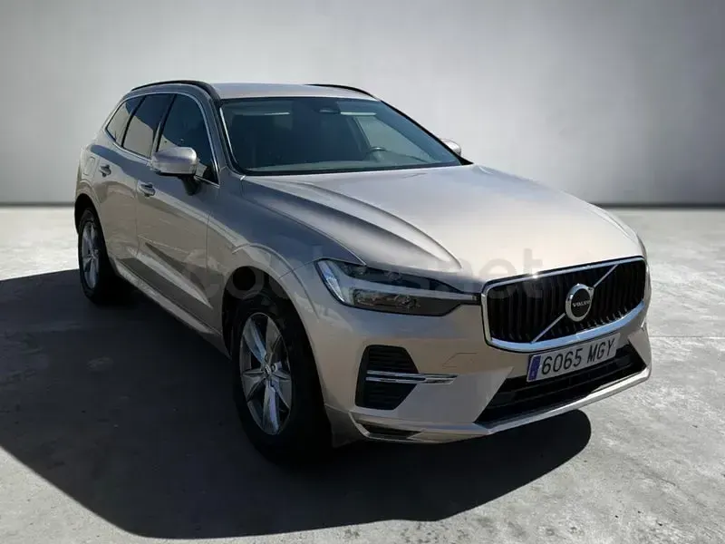 Usado Volvo XC60 Core 197 CV (144 kW) 2023 Gris / plata SUV