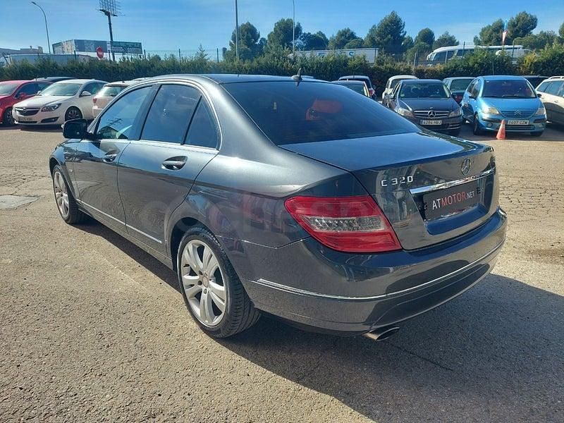 Usado Mercedes C320 Avantgarde 224 CV (164 kW) 2008 Gris / plata Berlina
