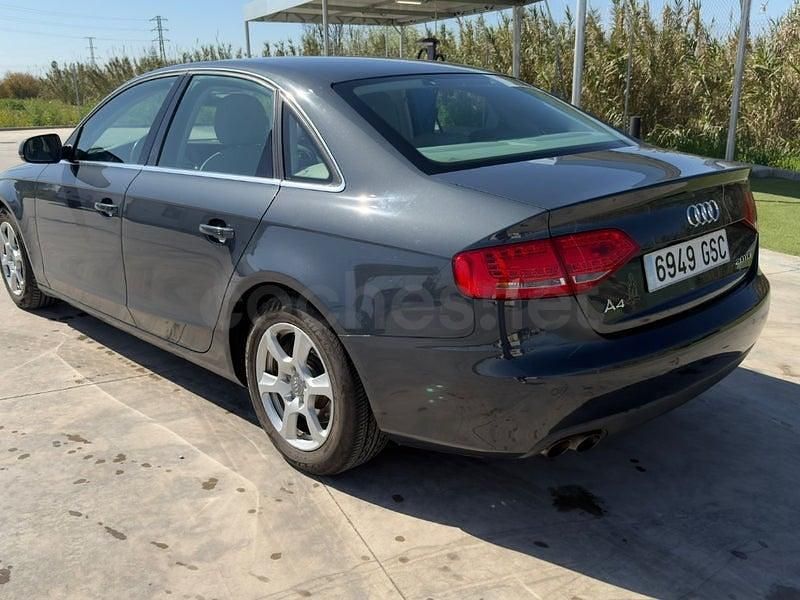 Usado Audi A4 136 CV (100 kW) 2010 Gris / plata Berlina