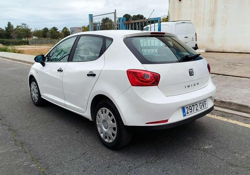 Usado Seat Ibiza Reference 86 CV (63 kW) 2010 Blanco Utilitario