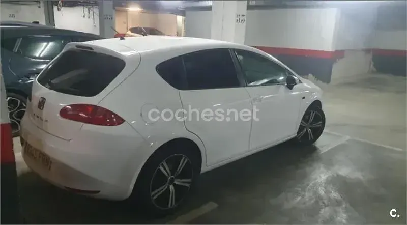 Usado Seat Leon Sport 105 CV (77 kW) 2007 Blanco Utilitario