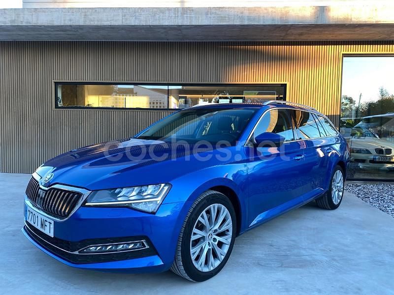 Usado Skoda Superb Ambition 150 CV (110 kW) 2023 Azul Familiar