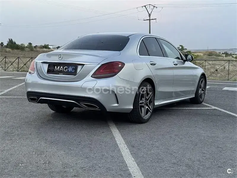 Usado Mercedes C300e 306 CV (225 kW) 2020 Gris / plata Berlina