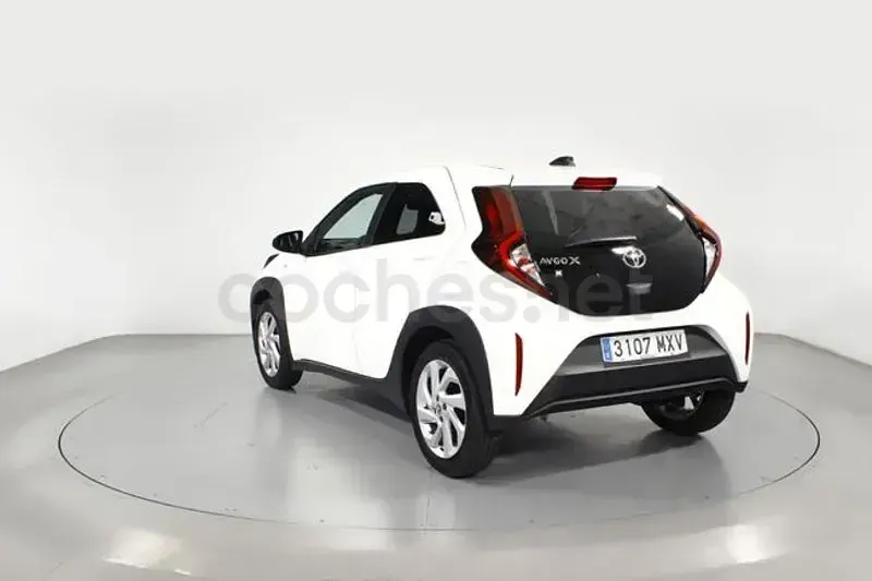 Usado Toyota Aygo X Play 72 CV (52 kW) 2025 Blanco SUV