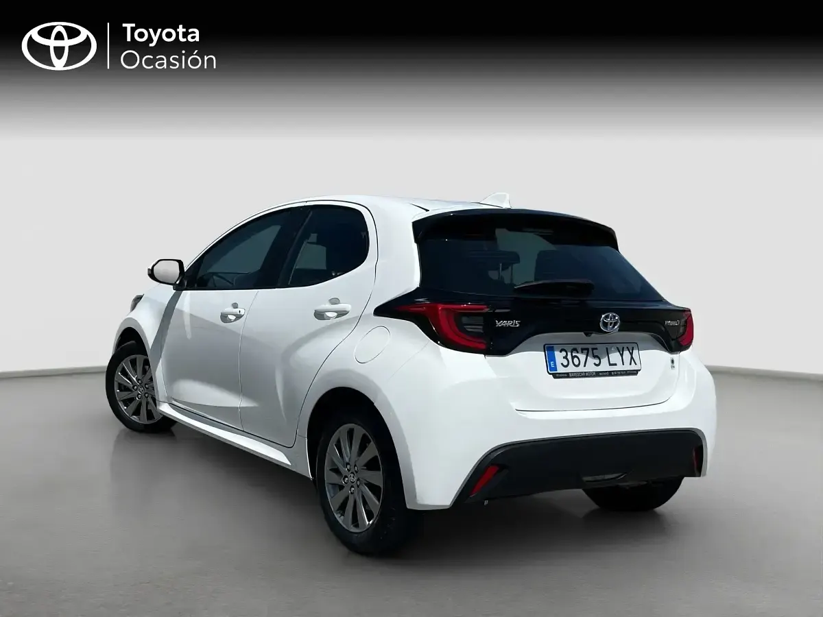 Usado Toyota Yaris Active 116 CV (85 kW) 2022 Blanco Utilitario