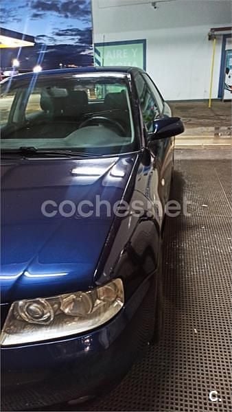 Usado Audi A3 Ambition 110 CV (80 kW) 2001 Azul Berlina