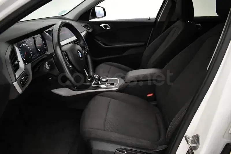Usado BMW 118 Comfort Edition 140 CV (102 kW) 2020 Blanco Berlina
