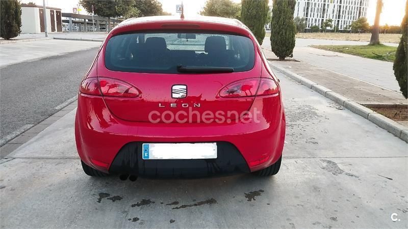 Usado Seat Leon Sport 140 CV (102 kW) 2005 Rojo Berlina