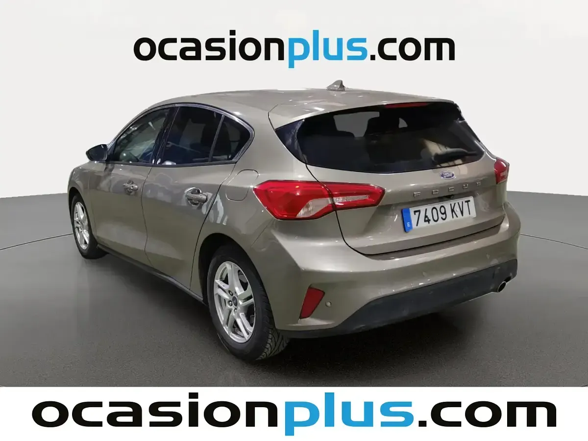 Usado Ford Focus Trend 125 CV (91 kW) 2019 Gris / plata Berlina
