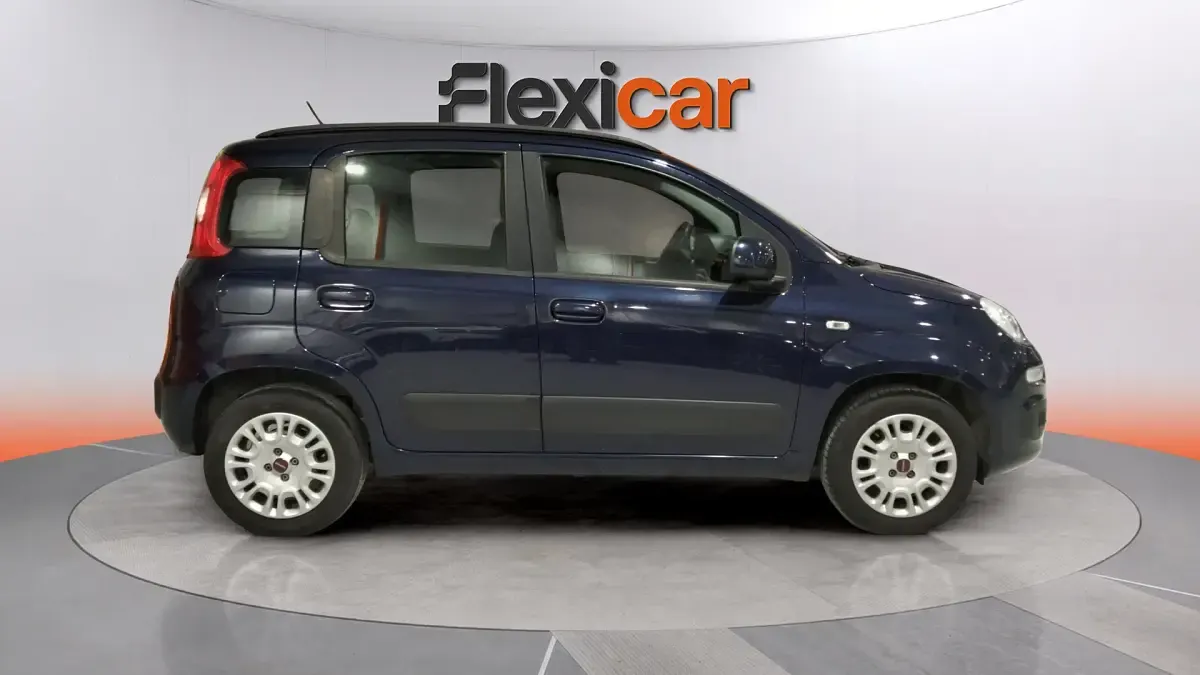 Begagnad Fiat Panda Lounge 69 HK (50 kW) 2020 Blå Sedan