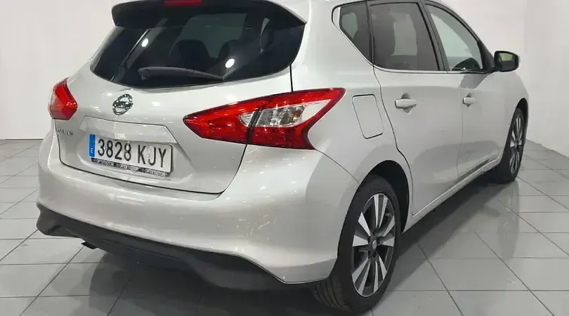 Usado Nissan Pulsar N-Connecta 116 CV (85 kW) 2018 Gris precision metalizado Utilitario