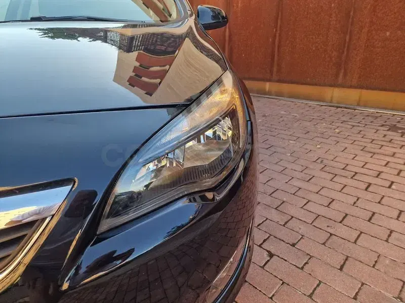 Usado Opel Astra Sport 180 CV (132 kW) 2010 Negro Berlina