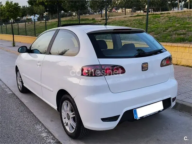 Usado Seat Ibiza 85 CV (62 kW) 2008 Blanco Berlina