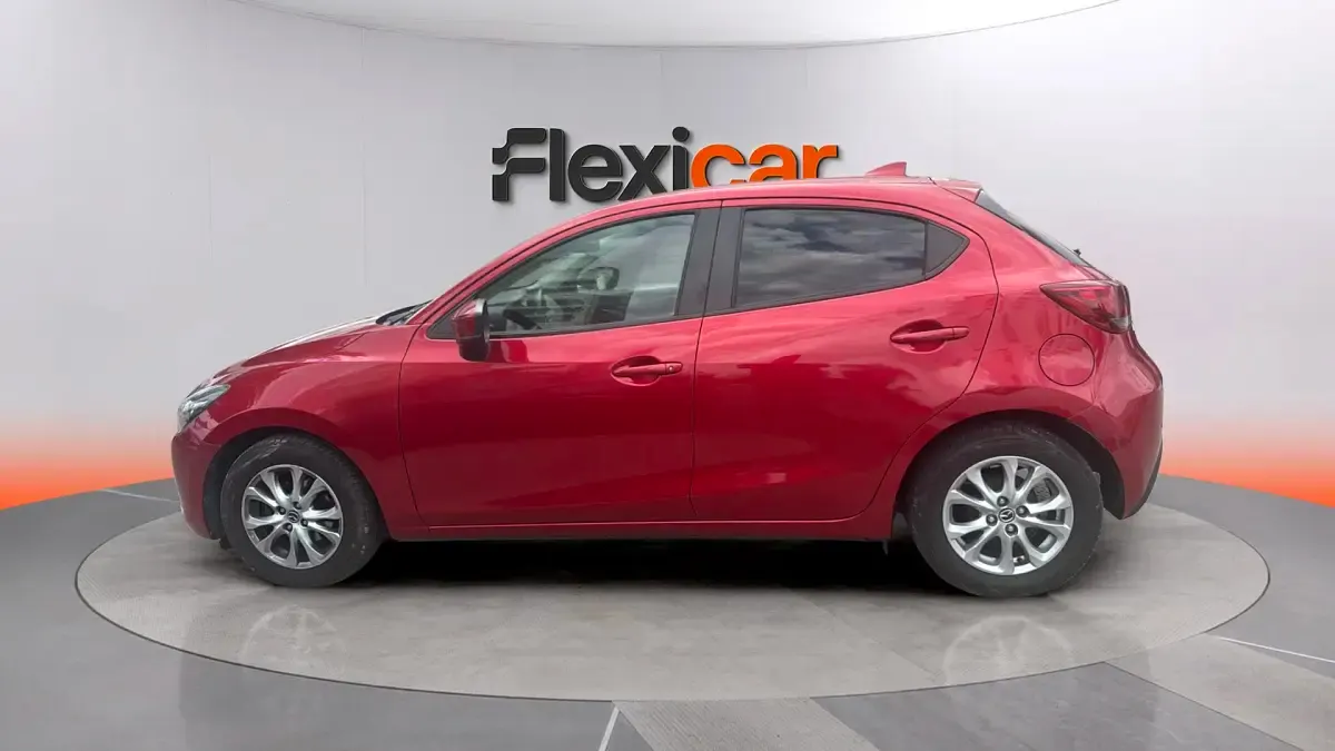 Usado Mazda 2 Edition 90 CV (66 kW) 2017 Rojo Utilitario