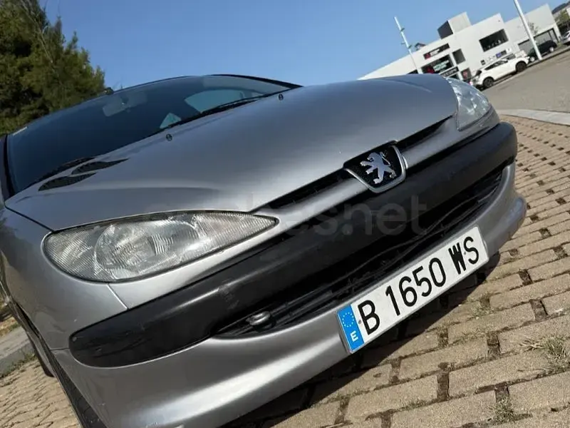 Usado Peugeot 206 75 CV (55 kW) 2000 Gris / plata Berlina