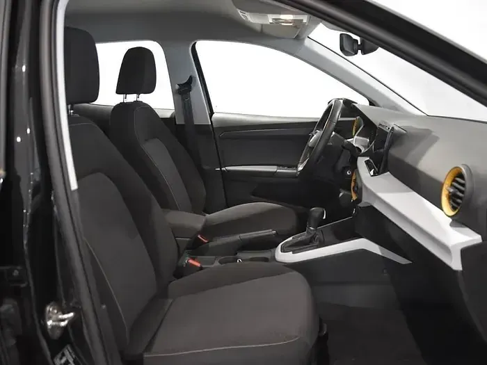 Usado Seat Arona Style 110 CV (80 kW) 2024 Negro SUV