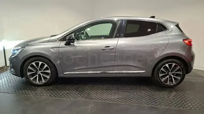 Usado Renault Clio V Techno 90 CV (66 kW) 2023 Gris / plata Berlina