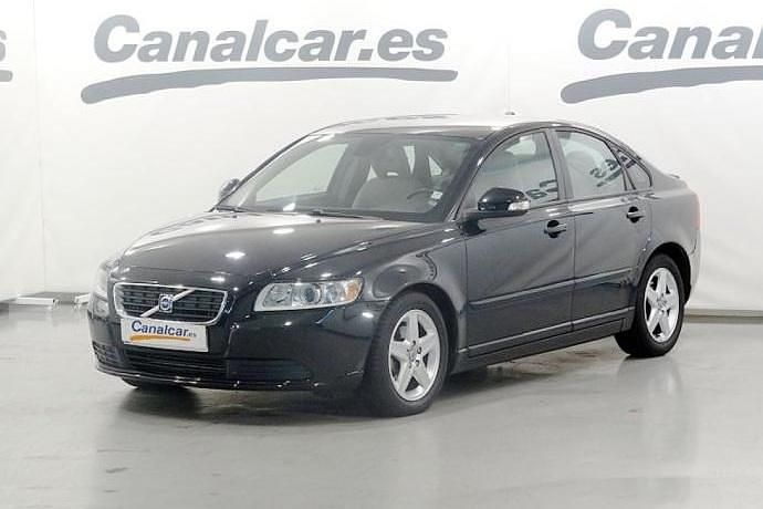 Negro Usado 2010 Volvo S40 Momentum Berlina | 4531 € (Buen precio) - Imagen 1/4