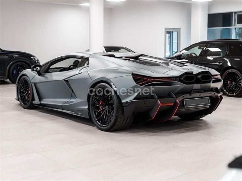 Usado Lamborghini Revuelto 1015 CV (746 kW) 2024 Gris / plata Coupe