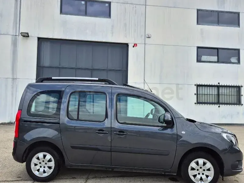 Usado Mercedes Citan 111 110 CV (80 kW) 2018 Gris / plata Monovolumen