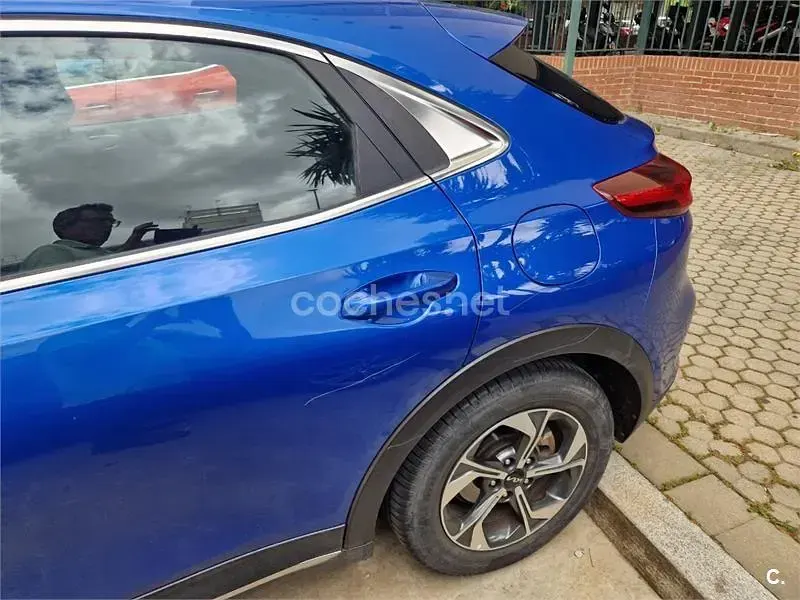 Usado Kia XCeed 120 CV (88 kW) 2021 Azul SUV