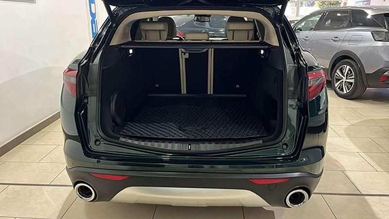 Usado Alfa Romeo Stelvio Executive 160 CV (117 kW) 2020 Verde SUV