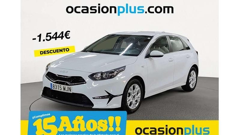 Blanco Usado 2023 Kia Ceed Utilitario | 15.446 € (Precio justo) - Imagen 1/4