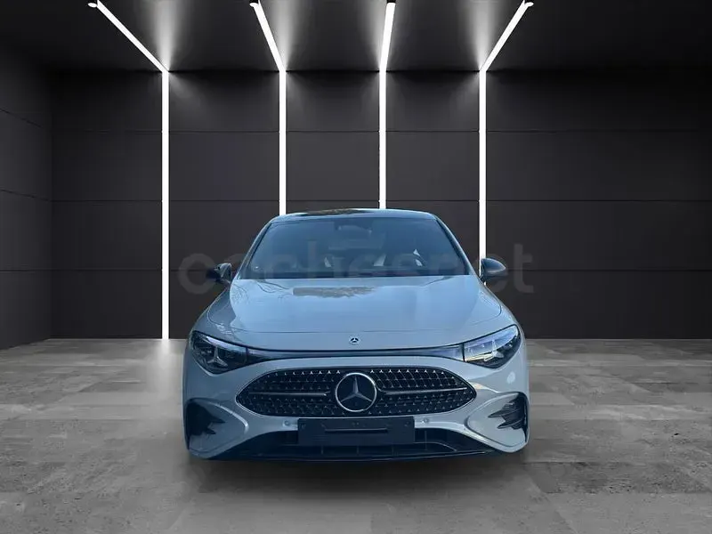 Nuevo Mercedes CLA180 136 CV (100 kW) 2026 Gris / plata Berlina