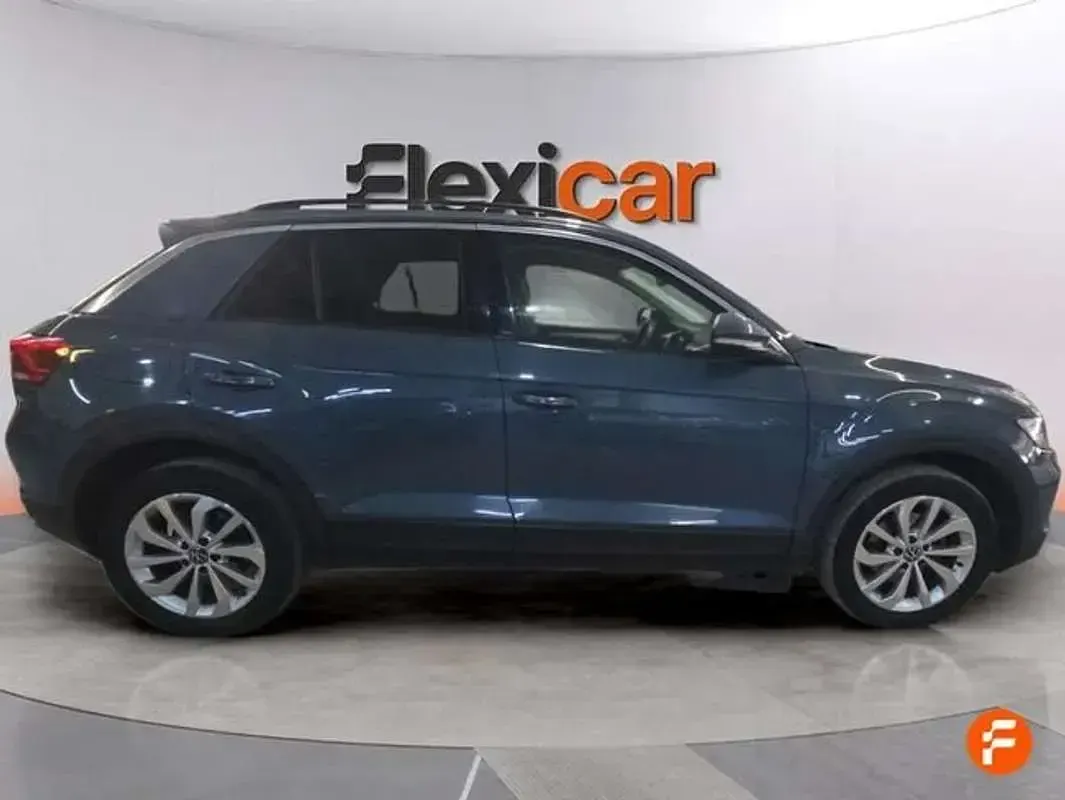Usado VW T-Roc 110 CV (80 kW) 2024 Gris SUV