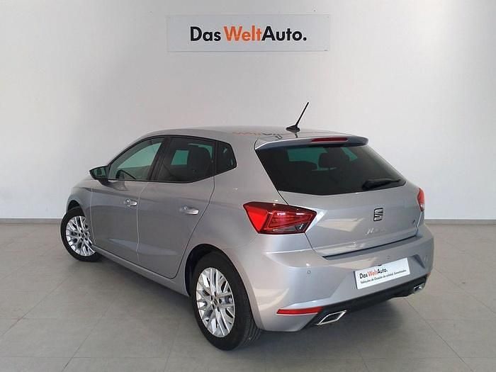 Gris plata Usado 2024 Seat Ibiza FR Berlina | 17.990 € (Precio justo) - Imagen 1/4
